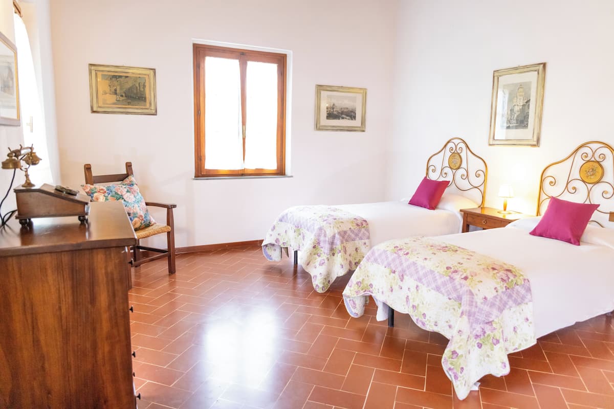 Departamento, 2 habitaciones, vista a la colina, en el área del jardín | 1 habitación, ropa de cama de alta calidad y insonorización