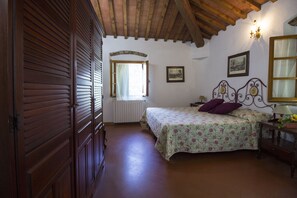 Apartment, 2 Schlafzimmer, Hügelblick, zum Garten hin | 1 Schlafzimmer, hochwertige Bettwaren, schallisolierte Zimmer