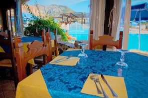 2 restaurants; breakfast, lunch and dinner served  - Club Esse Cala Gonone Beach Village (Dorgali)