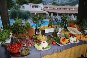 2 restaurants; breakfast, lunch and dinner served  - Club Esse Cala Gonone Beach Village (Dorgali)