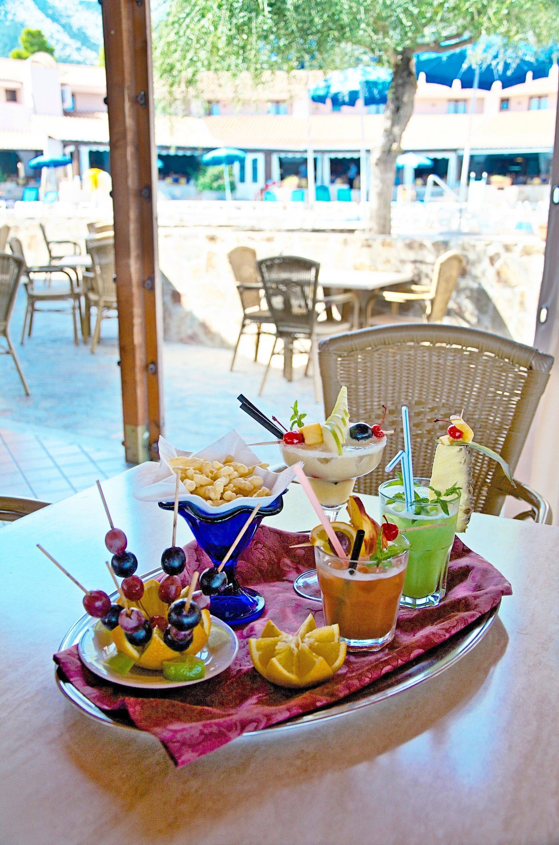 3 bars/lounges, poolside bar