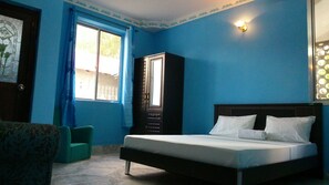 Double Room | Iron/ironing board, free WiFi - Uroa White House Inn (Uroa)