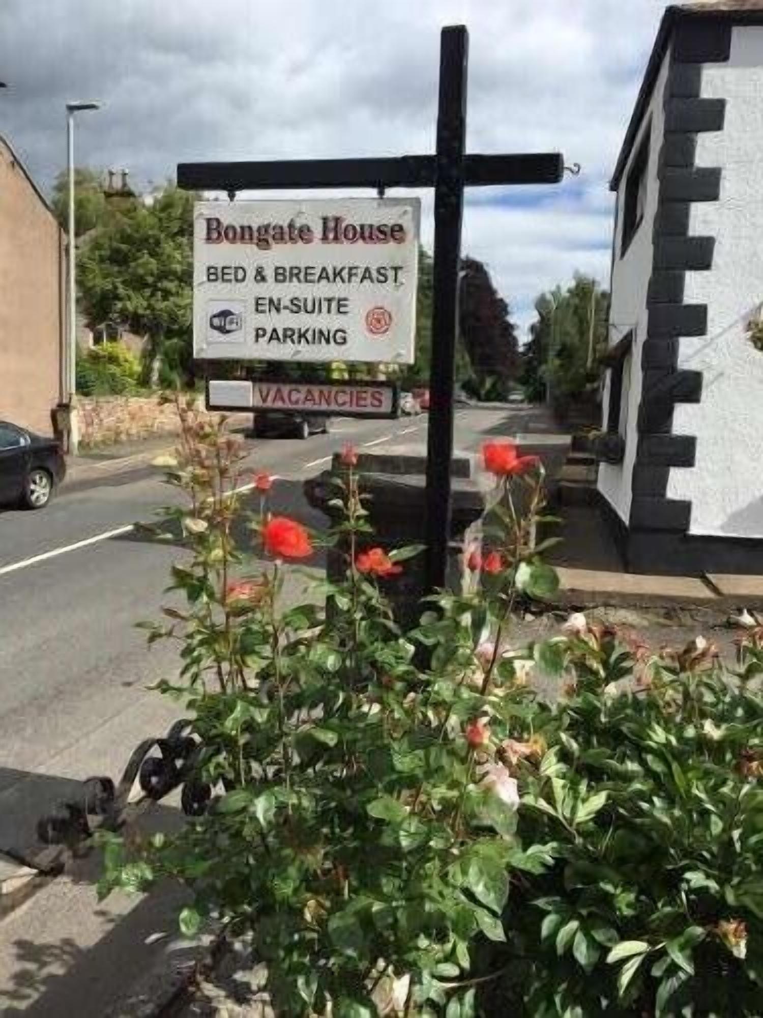A sign for Bongate House advertising bed & breakfast, en-suite, and parking.