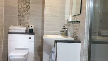 Deluxe tweepersoonskamer, en-suite badkamer | Badkamer met wastafel