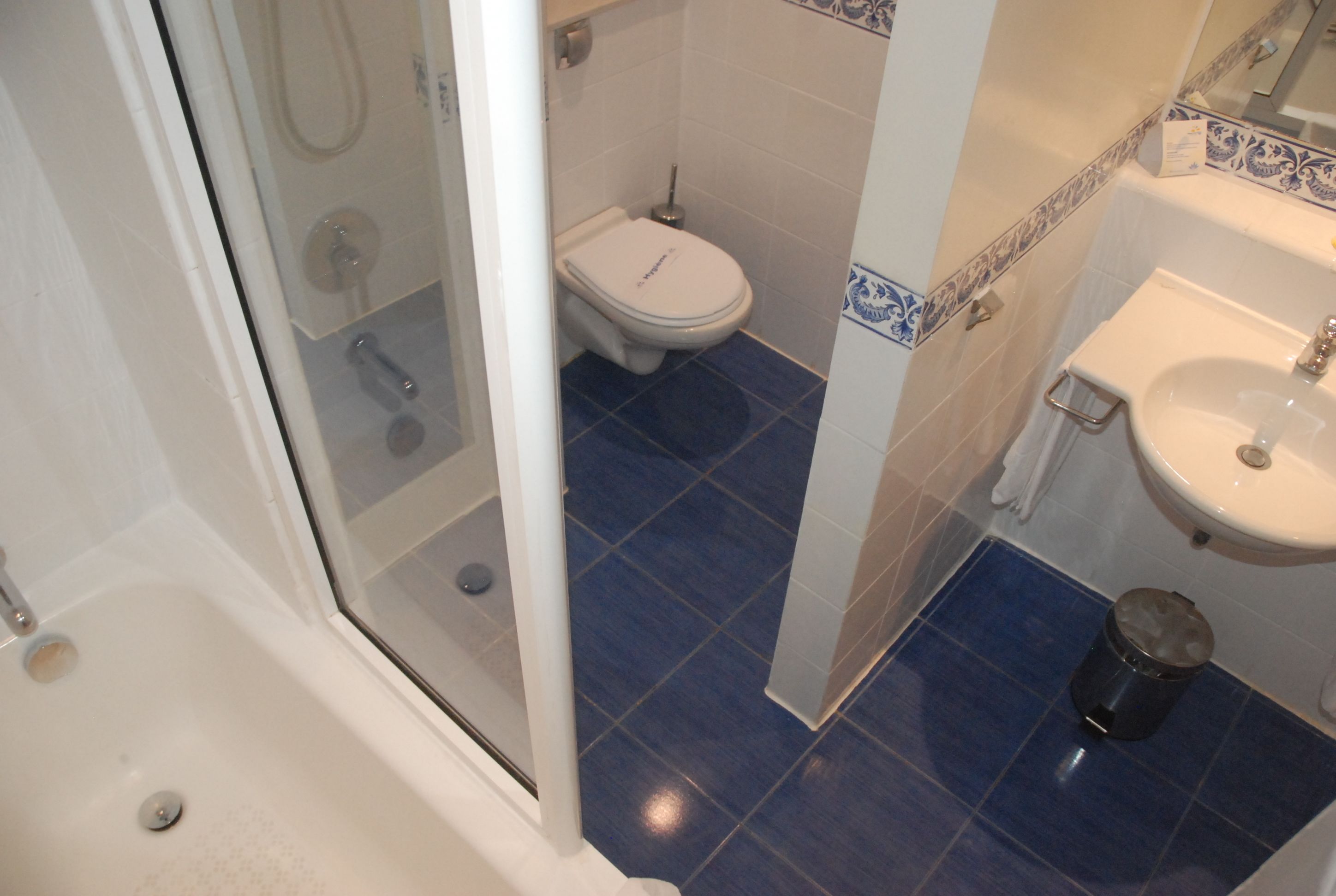Deep soaking tub, free toiletries, hair dryer, bathrobes