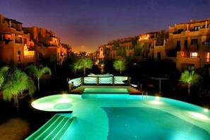 Outdoor pool, pool umbrellas, sun loungers