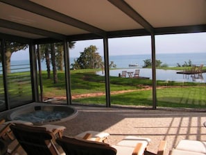 Bañera de hidromasaje interior
