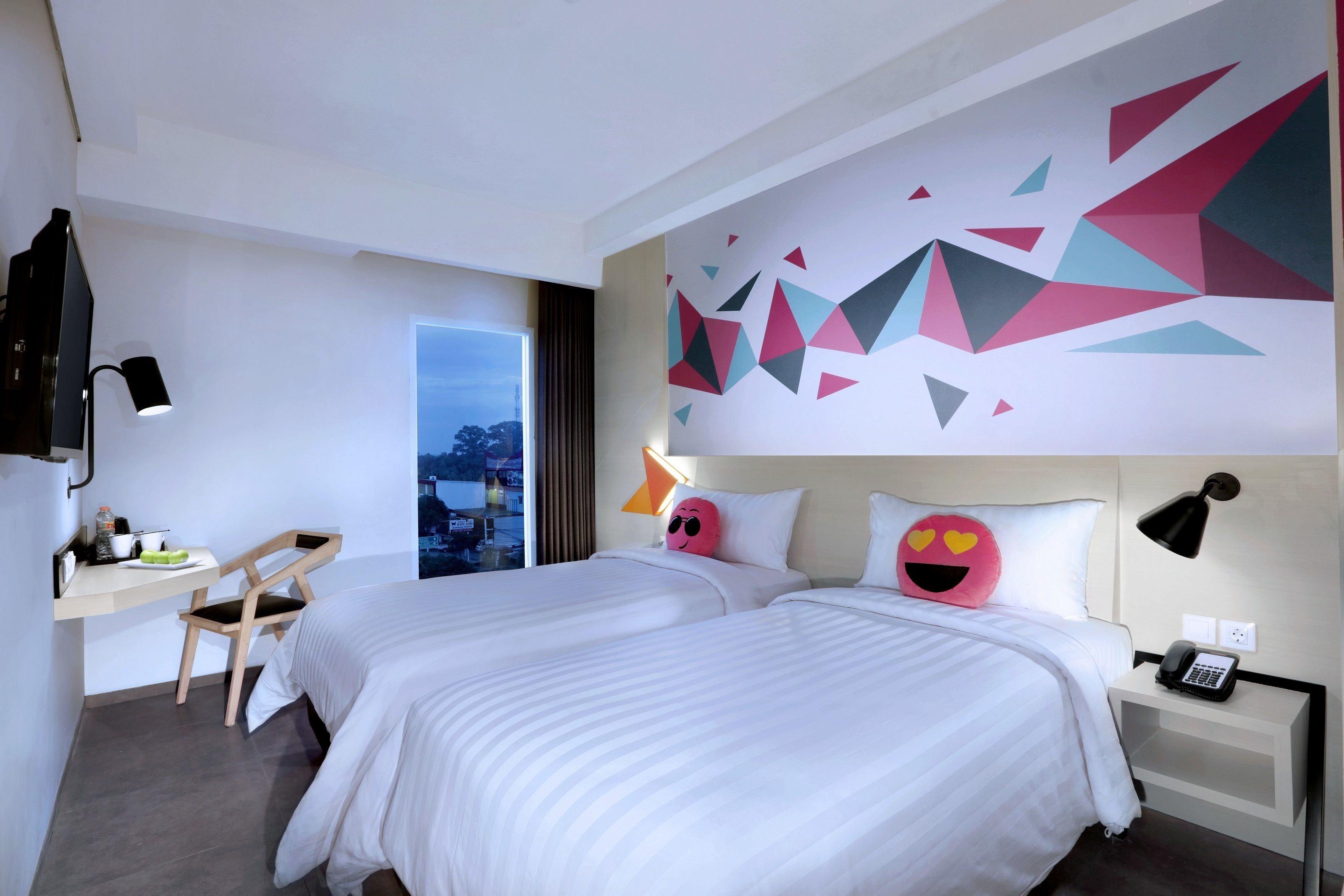 Standard Room | Minibar, in-room safe, desk, soundproofing
