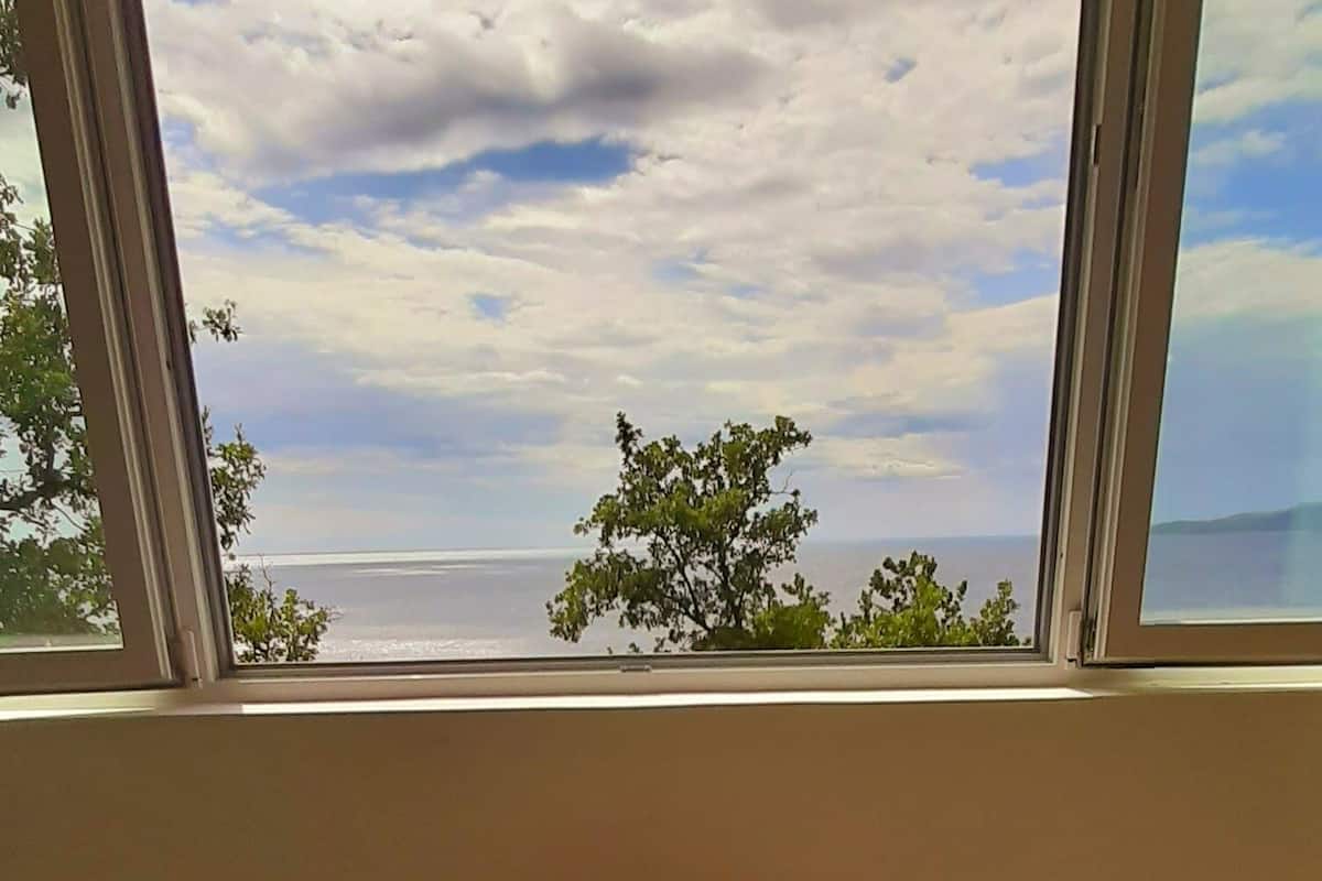 LÀgenhet Panoramic | 1 sovrum, vÀrdeförvaringsskÄp pÄ rummet och skrivbord