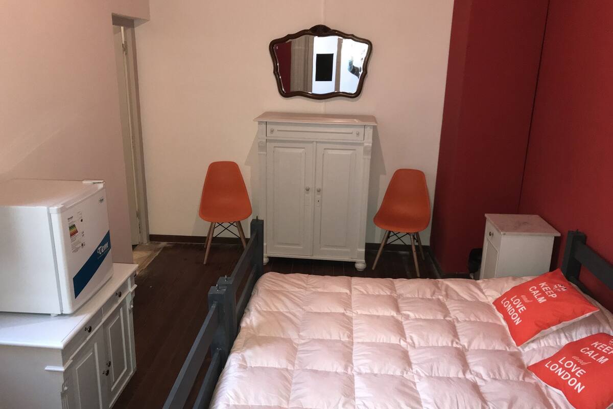 Design Double Room, 1 Queen Bed | Desk, laptop workspace, iron/ironing board (on request), free WiFi