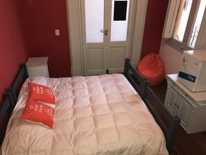 Habitación de diseño doble, 1 cama de matrimonio | Escritorio y espacio para trabajar con un portátil