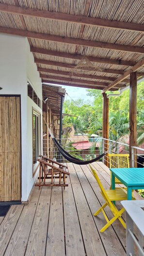 Monolocale comfort, vista piscina | Balcone