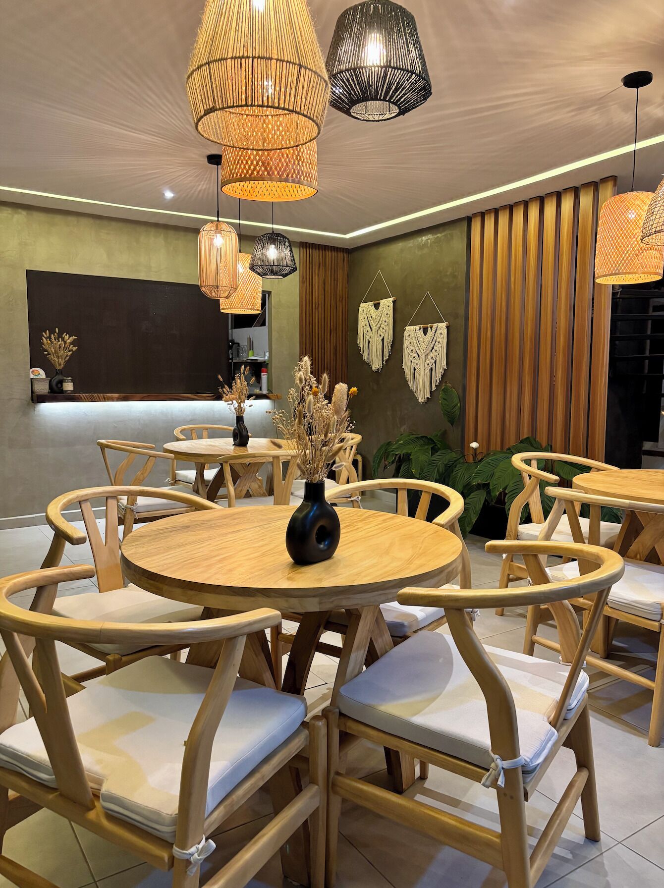 Free daily cooked-to-order breakfast 