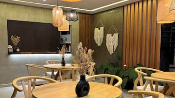 Free daily cooked-to-order breakfast