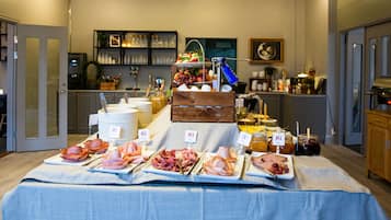Free daily buffet breakfast