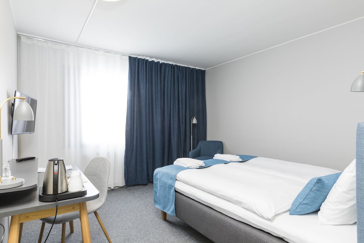 Chambre Supérieure | Bureau, espace de travail pour ordinateur portable, rideaux occultants
