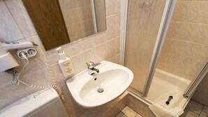 A bathroom with a toilet, sink, and shower. - Hotel Waldidyll (Ostseebad Baabe)