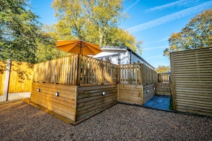 尊荣活动屋, 私人浴室 (With Hot Tub) | 花园