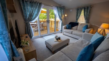 Premium Mobile Home, Private Bathroom (With Hot Tub) | Lounge
