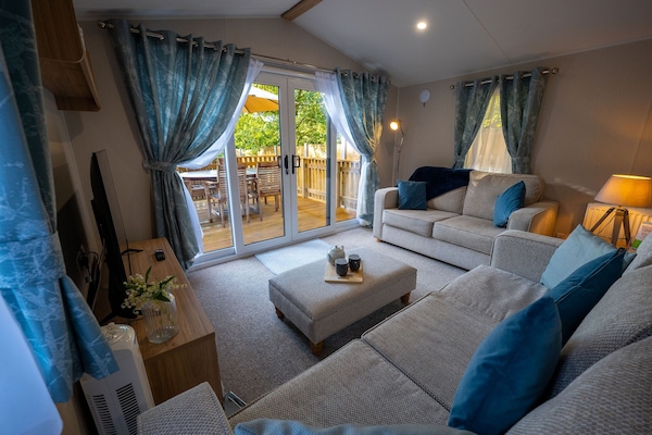 Premium Mobile Home, Private Bathroom (With Hot Tub) | Lounge