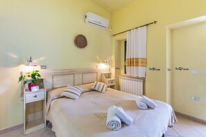 Classic Double Room, Partial Sea View | Premium bedding, soundproofing, free WiFi, bed sheets - Agriturismo Paulesa (Dorgali)