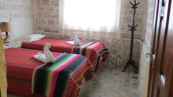 Deluxe Twin Room | Premium bedding, minibar, in-room safe, desk