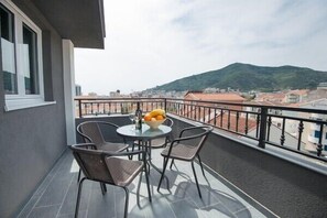 Apartment, 3 Bedrooms (6 Persons) | Balcony
