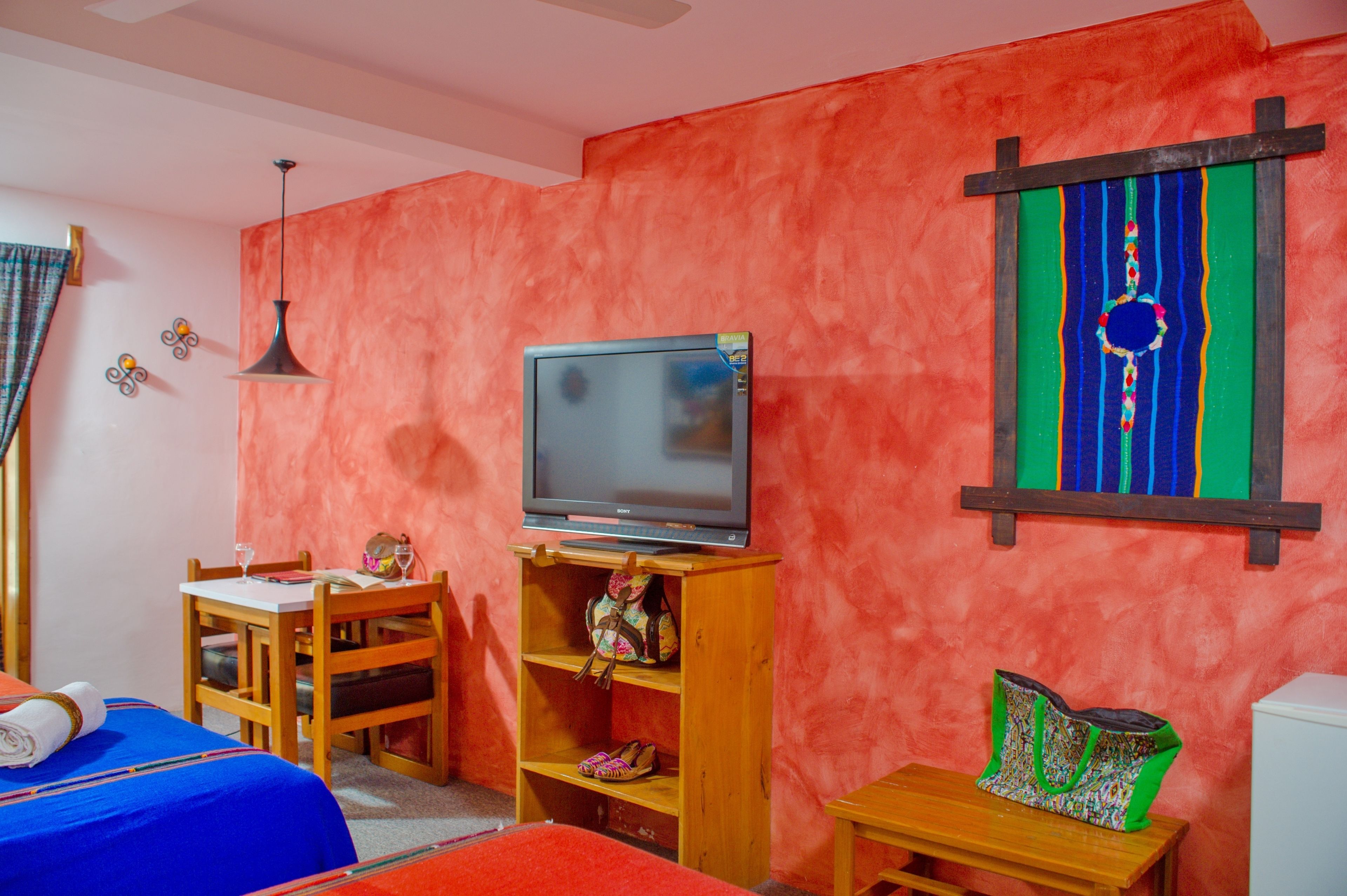 Ropa de cama de alta calidad, camas Tempur-Pedic y minibar 