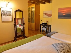 Double Room, Ensuite (h 1) - Posada Bernabales (Liérganes)