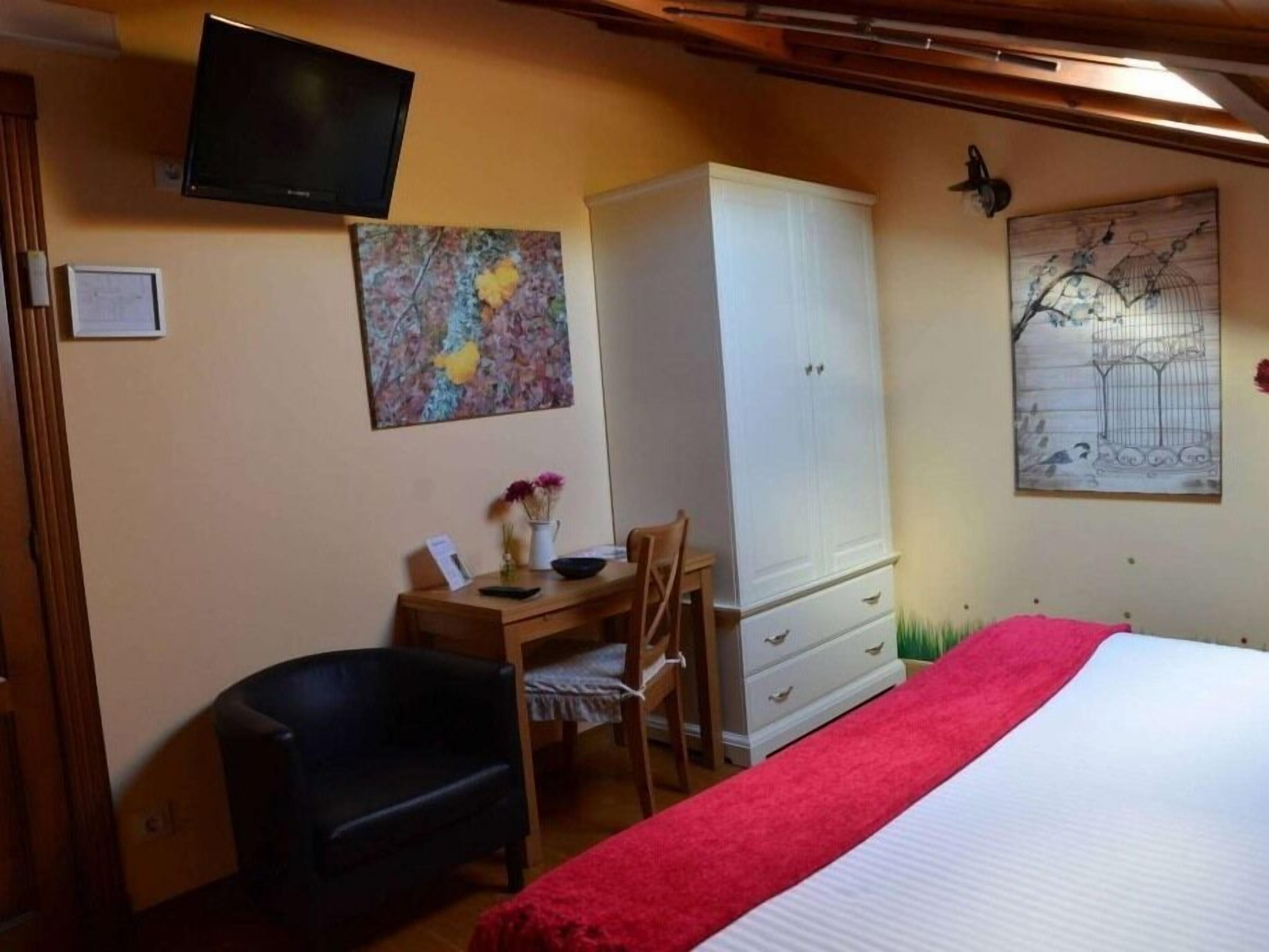 Dobbelt- eller tomannsrom, eget bad (h 4)