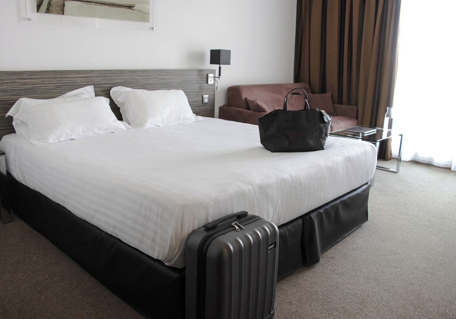 ห้องซูพีเรีย, ห้องครัวขนาดเล็ก | 1 ห้องนอน, เครื่องนอนระดับพรีเมียม, โต๊ะทำงาน, ห้องเก็บเสียง