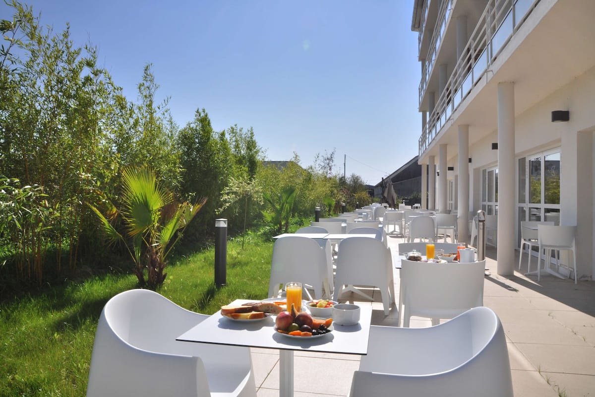 daily buffet breakfast (eur 18.5 per person)