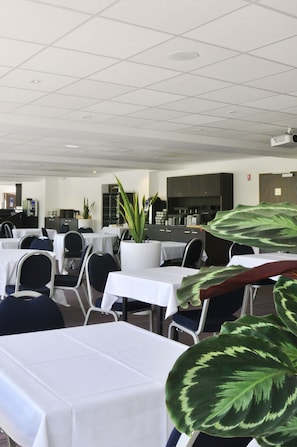 Daily buffet breakfast (EUR 18.5 per person)