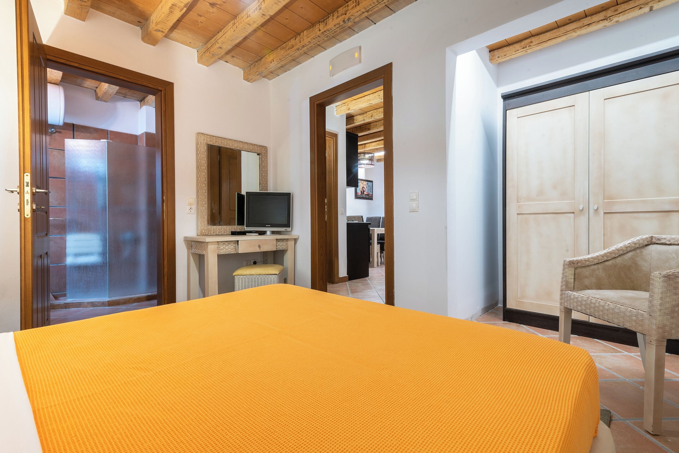 Two Bedroom Flat Residence | 58m² | 羽絨被、房內夾萬、書桌、遮光窗簾/窗簾