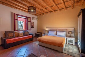 Superior Room | 25m2 | Down duvets, in-room safe, desk, blackout curtains - The Varos Residences Hotel (Lemnos)