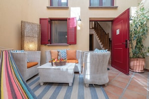 Two Bedroom Residence (Split Level) | 80m² | Terrasse/patio