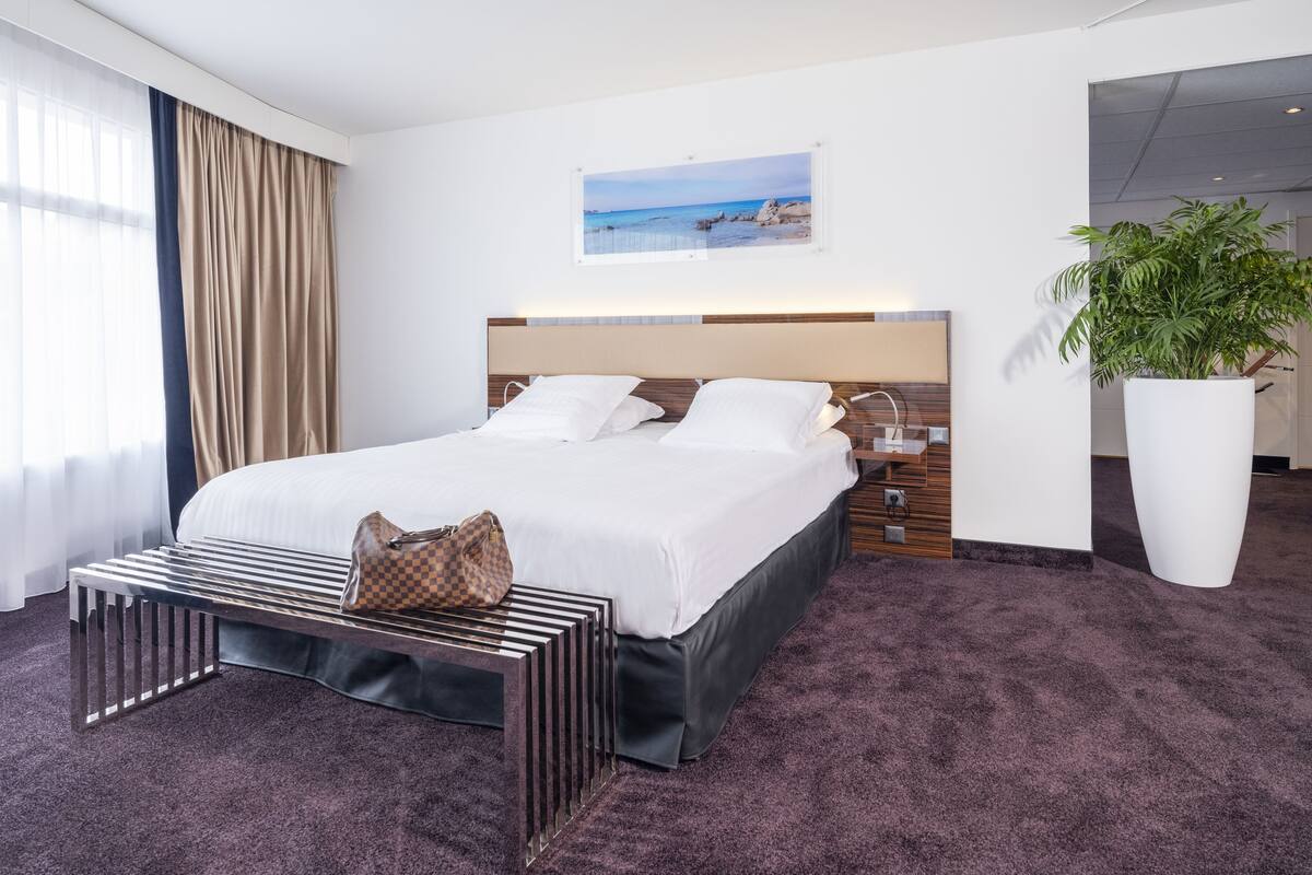 Suíte, vista para o porto (Prestige) | Frigobar, cofres nos quartos, escrivaninha