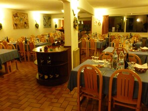 Frühstück und Abendessen, regionale Küche