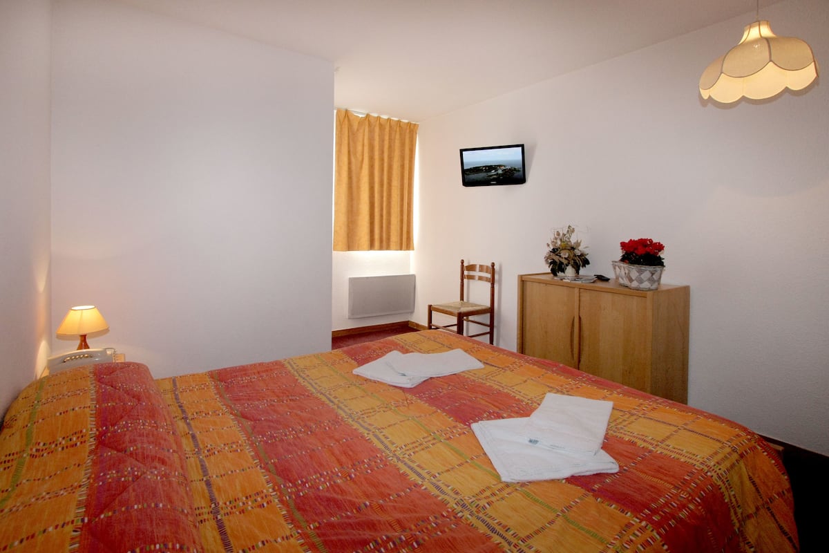 quadruple room | iron/ironing board, free cots/infant beds, free wifi, bed sheets