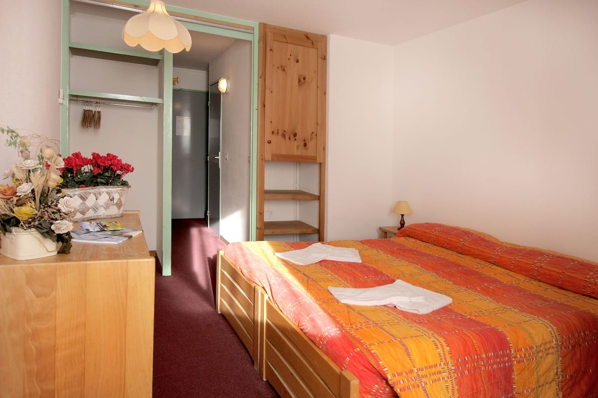 quadruple room | iron/ironing board, free cots/infant beds, free wifi, bed sheets