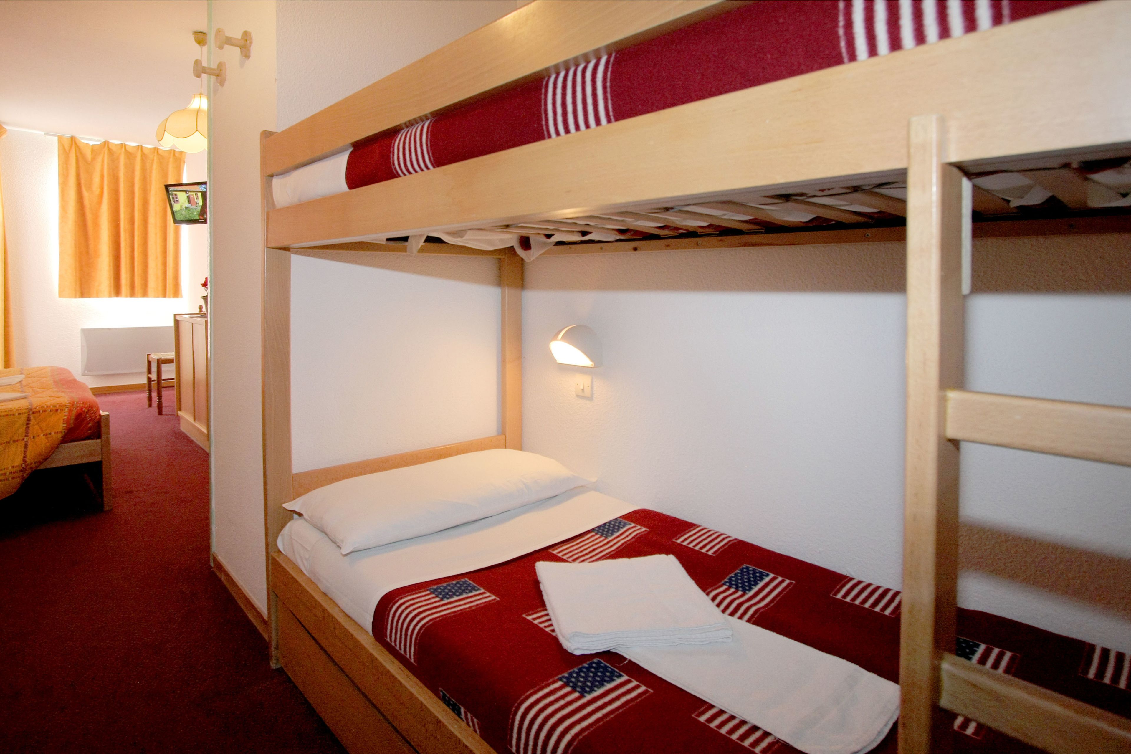 quadruple room | iron/ironing board, free cots/infant beds, free wifi, bed sheets