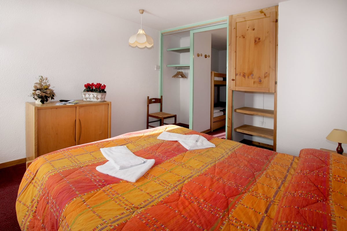 quadruple room | iron/ironing board, free cots/infant beds, free wifi, bed sheets