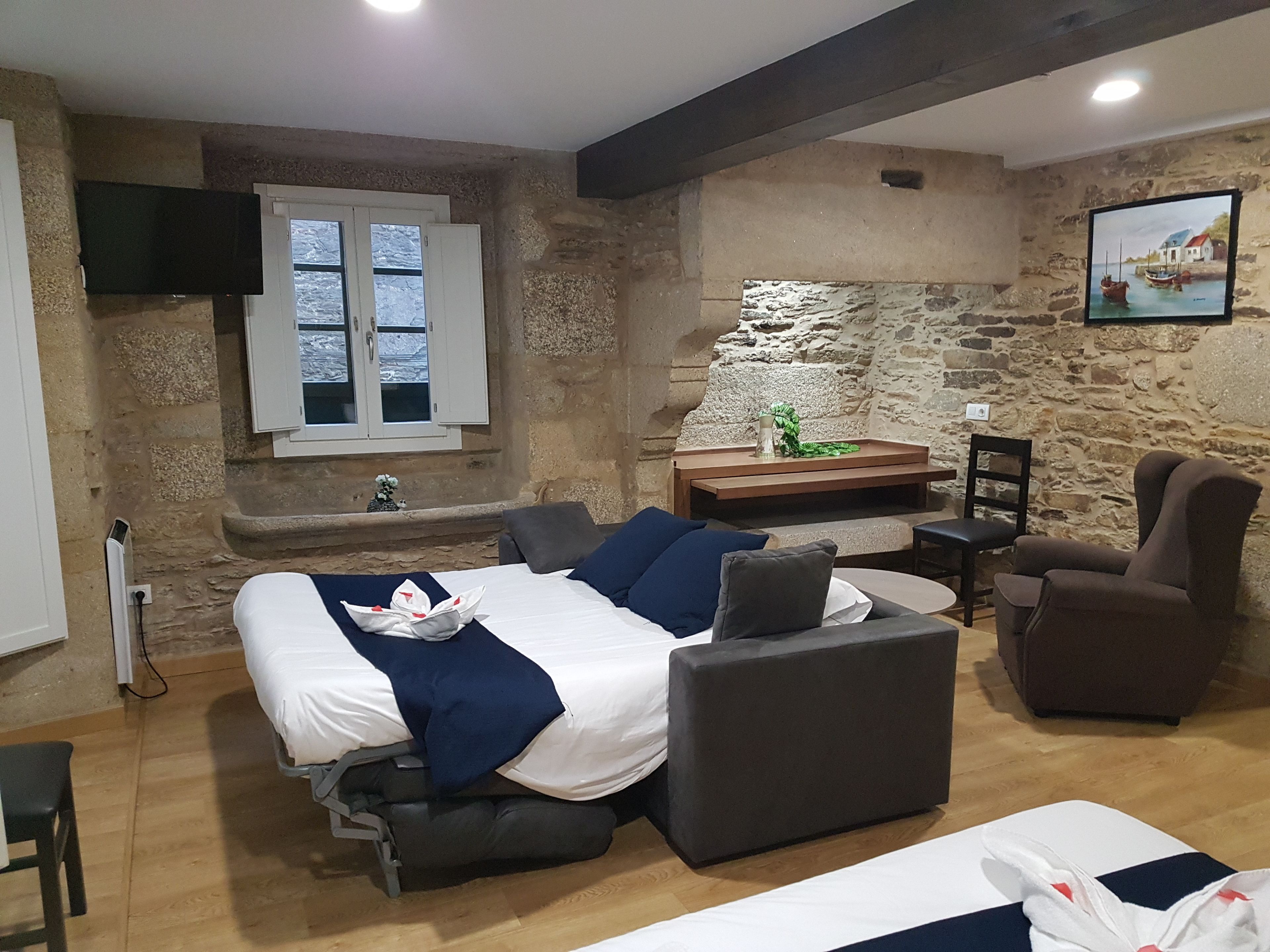 comfort triple room | desk, blackout curtains, free wifi, bed sheets