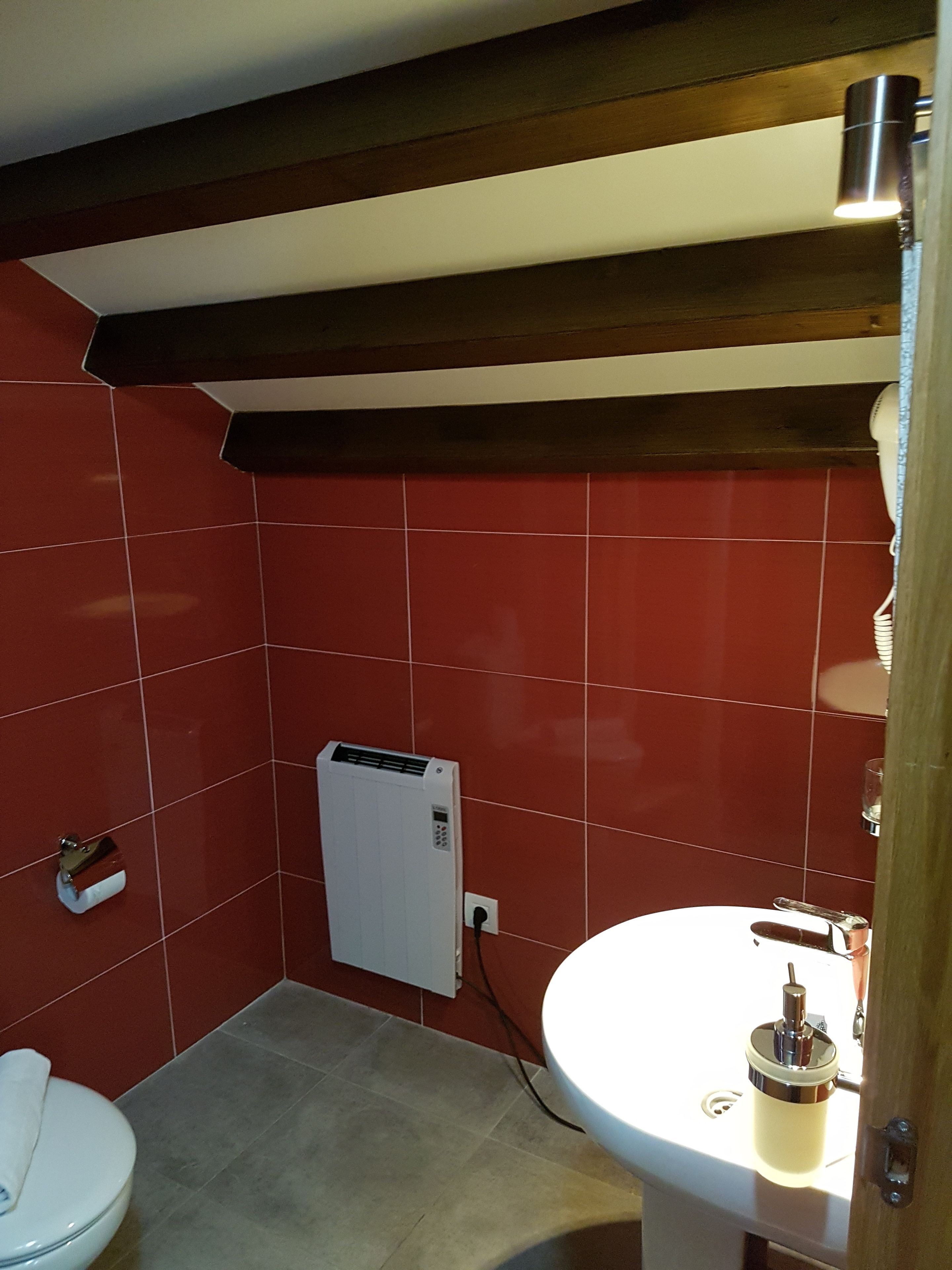 single room | bathroom | shower, free toiletries, hair dryer, towels