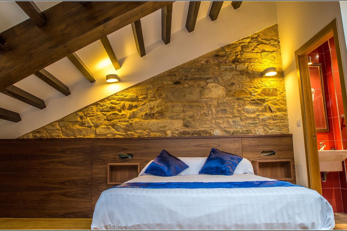 Vierbettzimmer | Schreibtisch, Verdunkelungsvorhänge, kostenloses WLAN, Bettwäsche