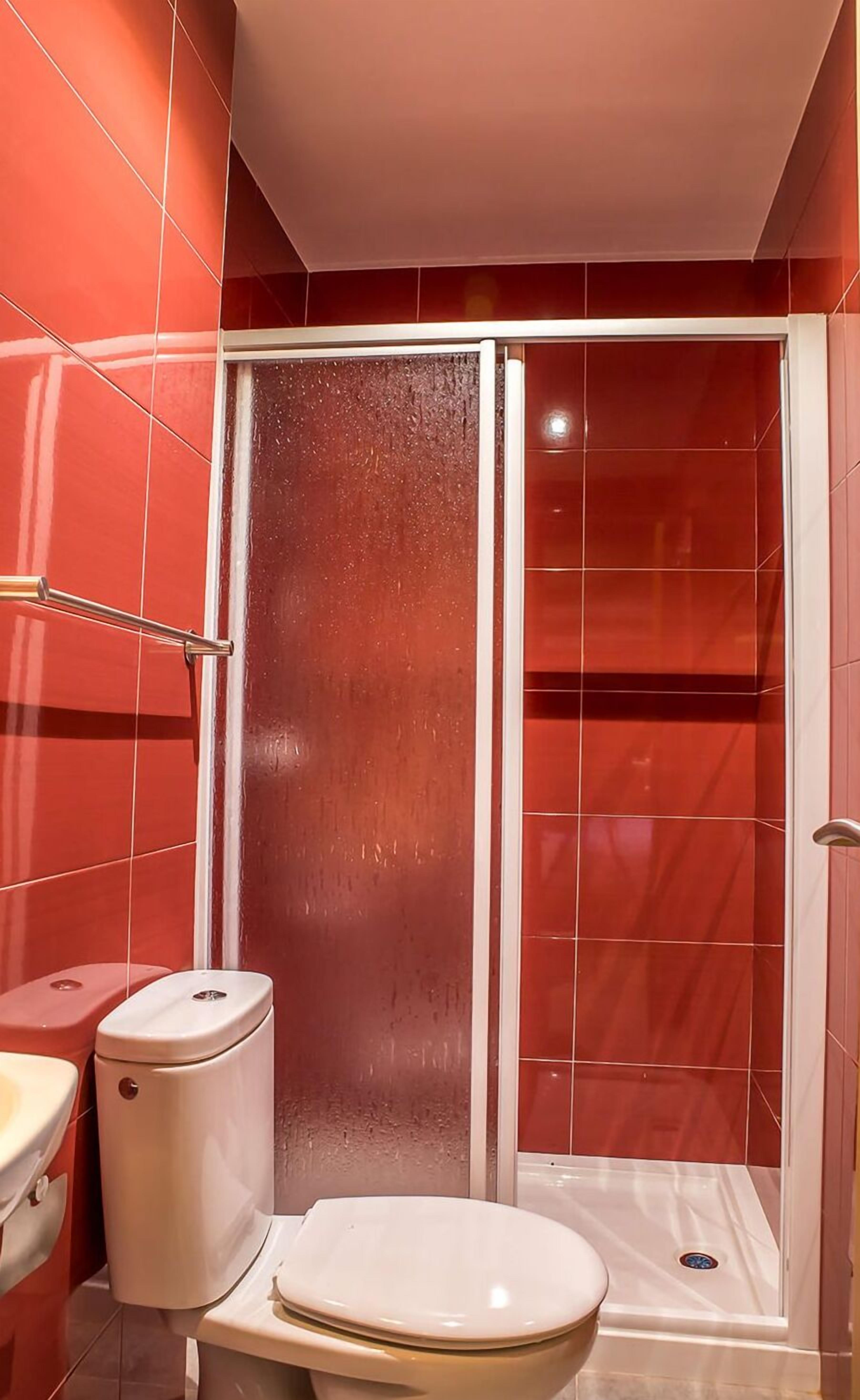 economy double room | bathroom | shower, free toiletries, hair dryer, towels