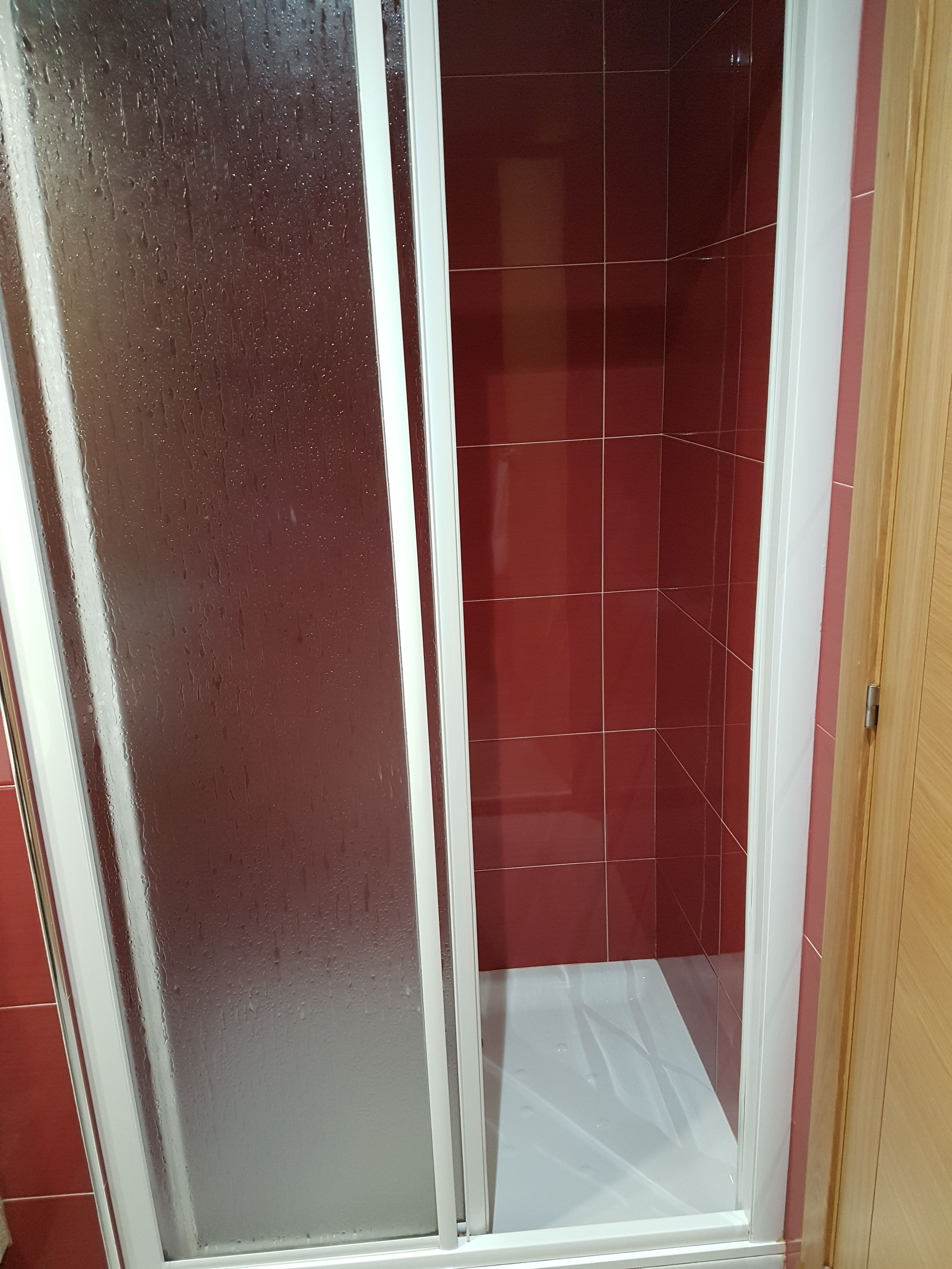 comfort triple room | bathroom shower