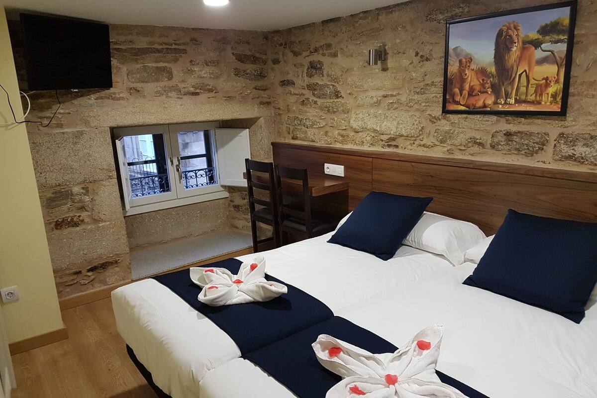 Deluxe Double Room, 2 Single Beds | Desk, blackout curtains, free WiFi, bed sheets