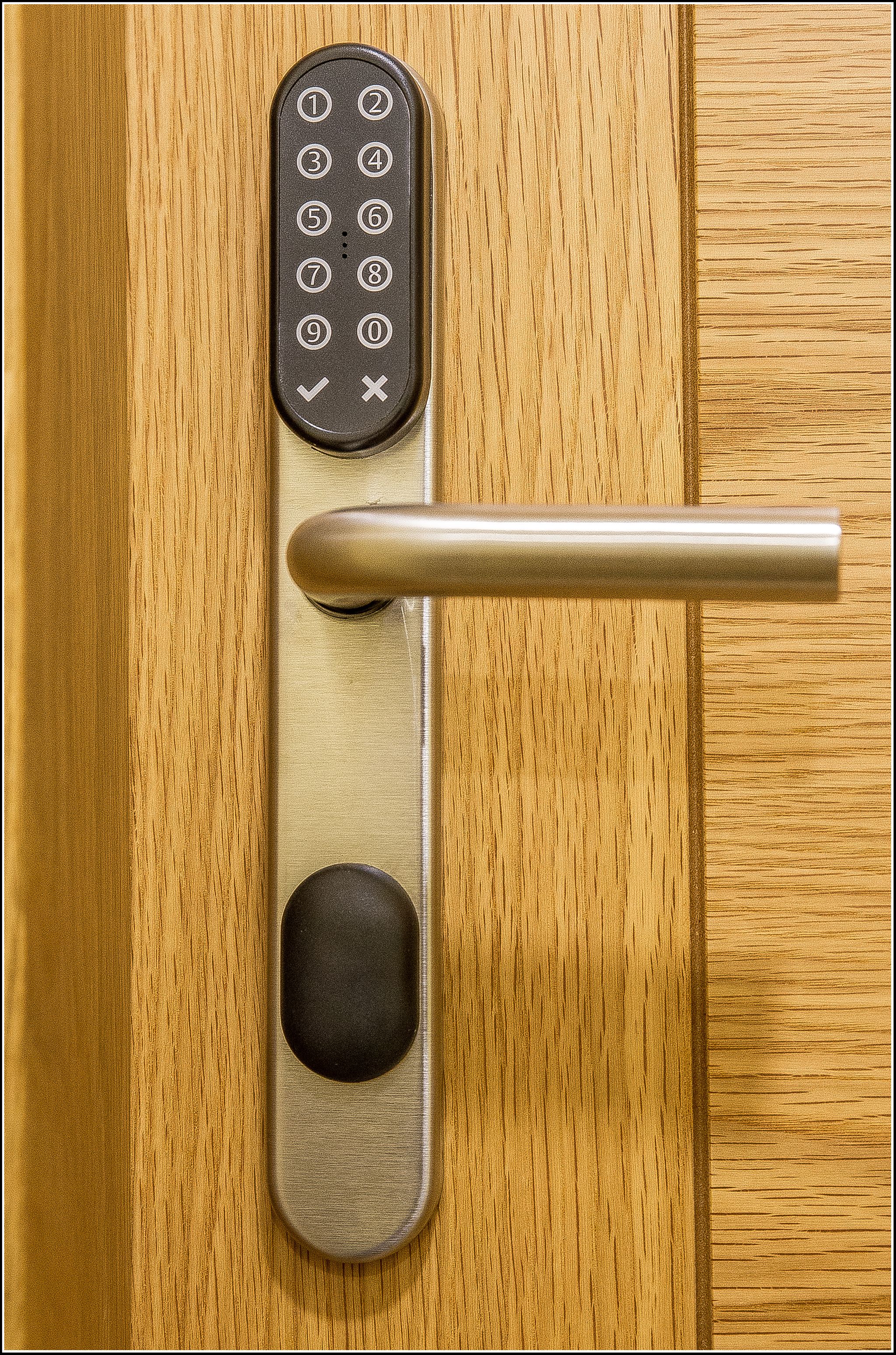 desk, blackout curtains, free wifi, bed sheets