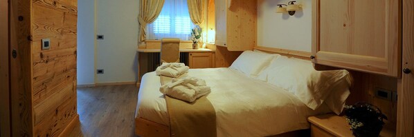 Deluxe Double or Twin Room | Minibar, in-room safe, desk, soundproofing